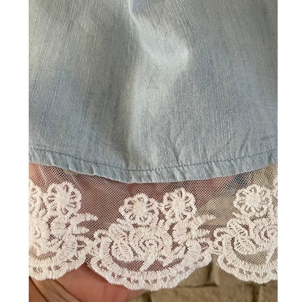 :‎ Hollister Light Wash Chambray Button-Up Shirt with White Lace Trim Size Small - Picture 7 of 9